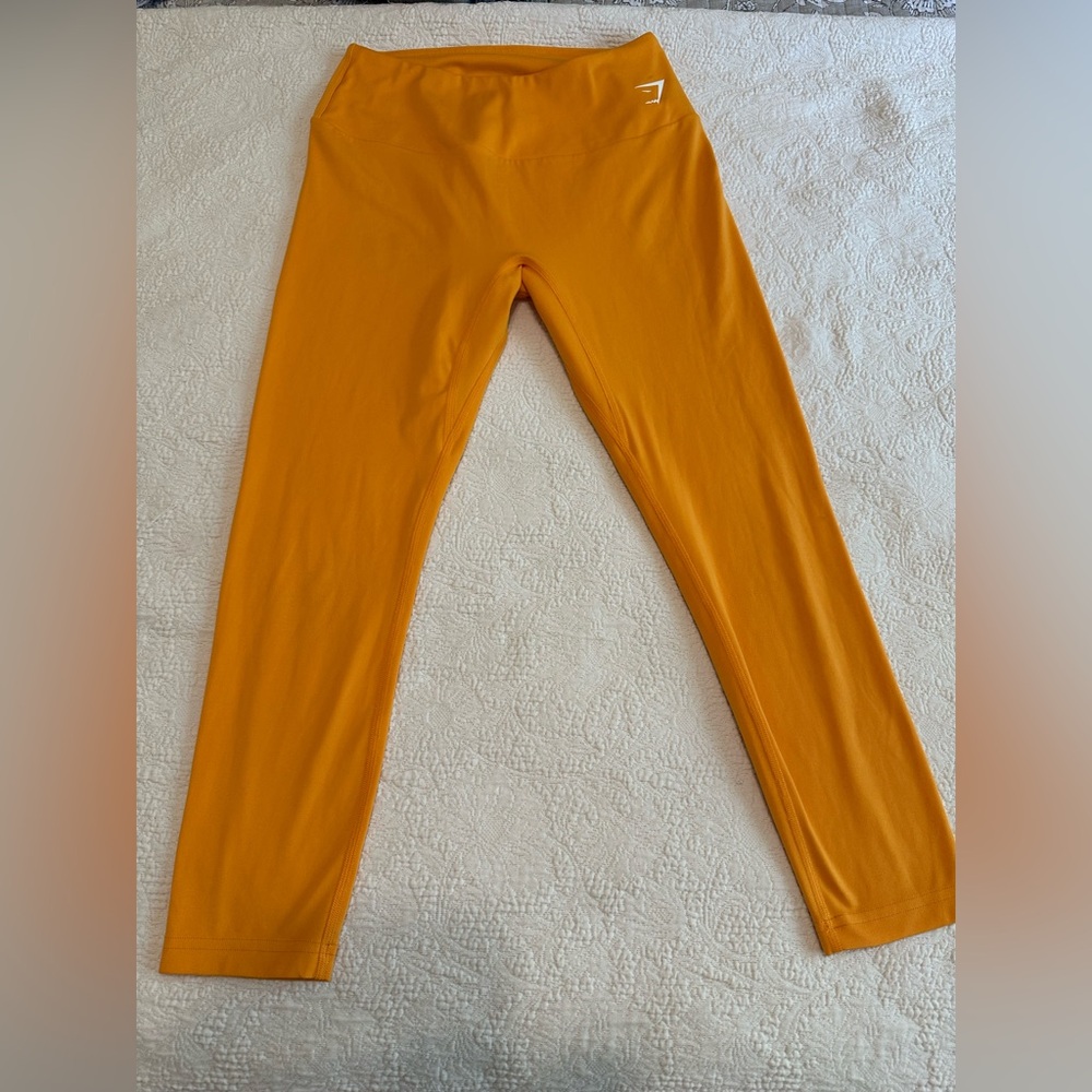 ⭐️ Gymshark cropped capri leggings Tangerine orange sz M or L workout gym